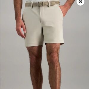 Haggar Sport Performance Stretch 7” Shorts in Khaki
Men’s